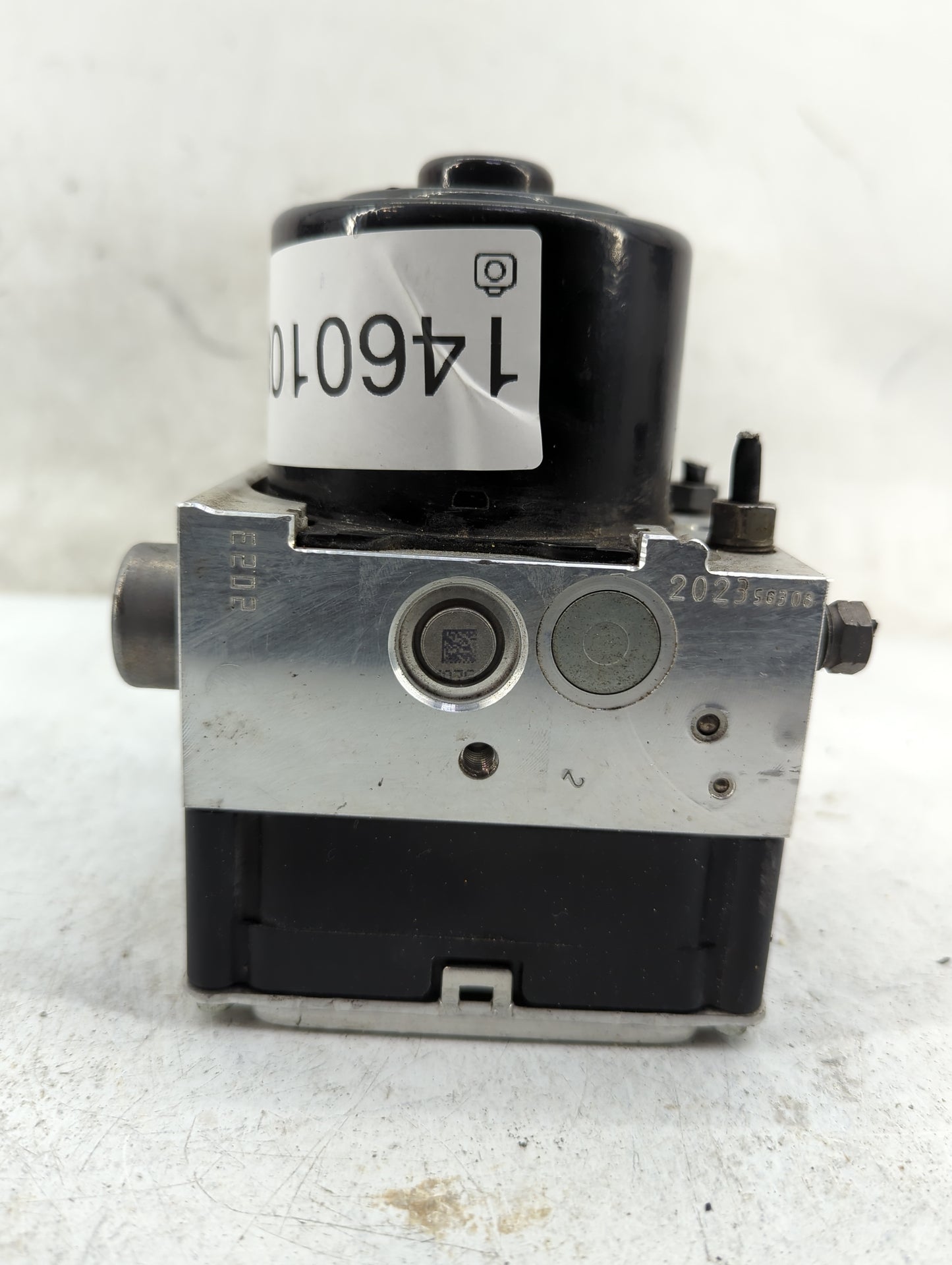 2015-2016 Porsche Macan ABS Pump Control Module Replacement P/N:95B 907 379 F Fits Fits 2015 2016 OEM Used Auto Parts - Oemu