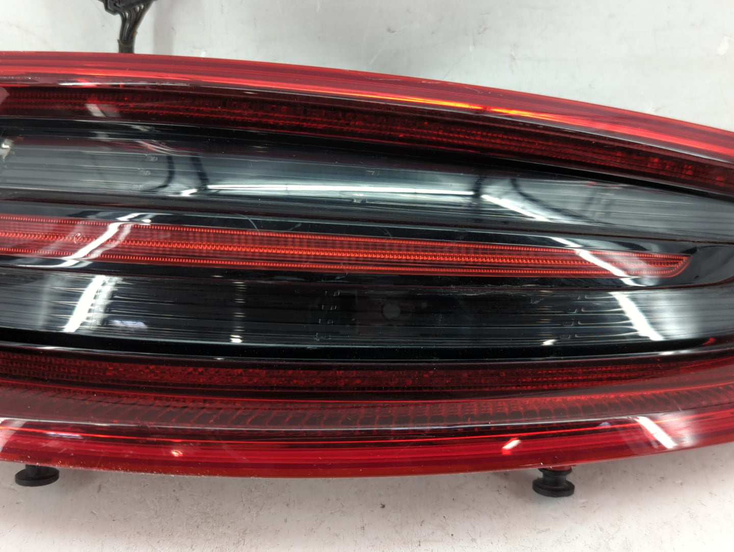 2016 Porsche Macan Tail Light Assembly Passenger Right OEM P/N:95B945096E 011.499-04 Fits OEM Used Auto Parts - Oemusedautop