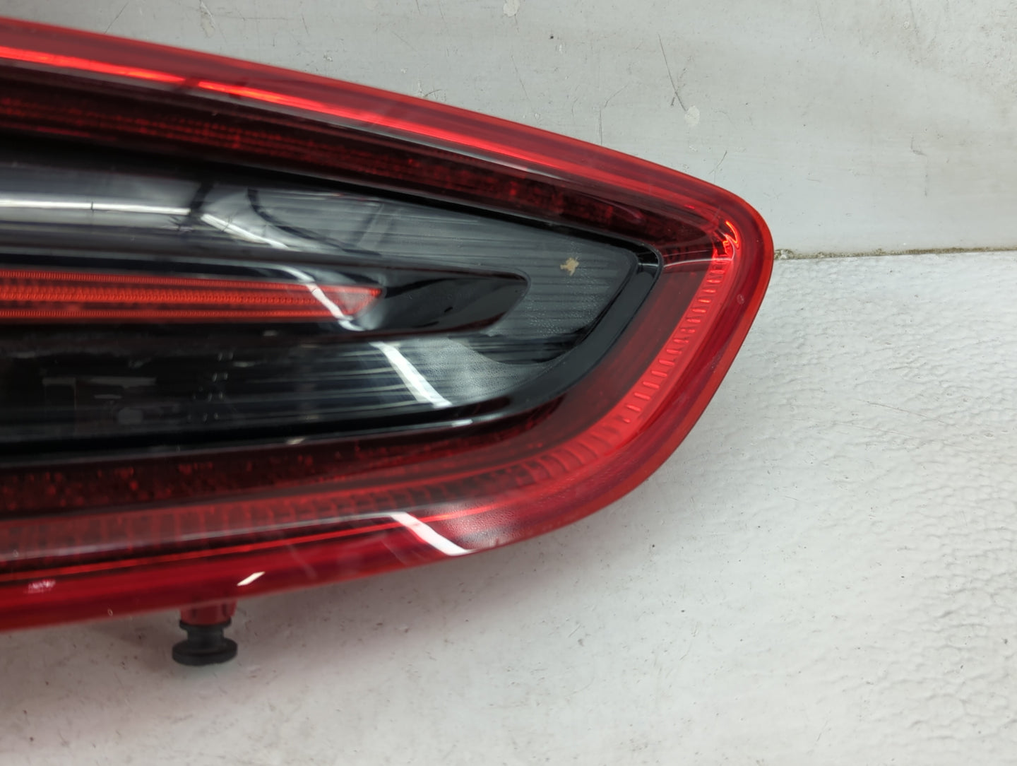 2016 Porsche Macan Tail Light Assembly Passenger Right OEM P/N:95B945096E 011.499-04 Fits OEM Used Auto Parts - Oemusedautop