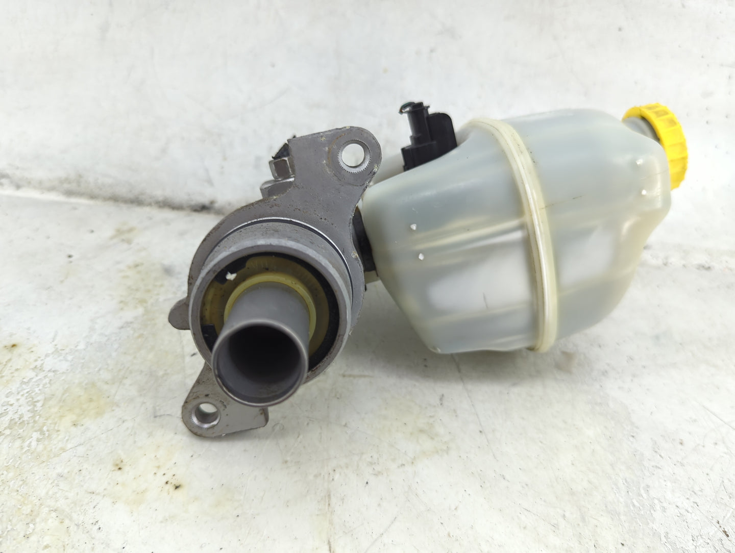 2011-2022 Ram 1500 Brake Master Cylinder 1492351 - Oemusedautoparts1.com