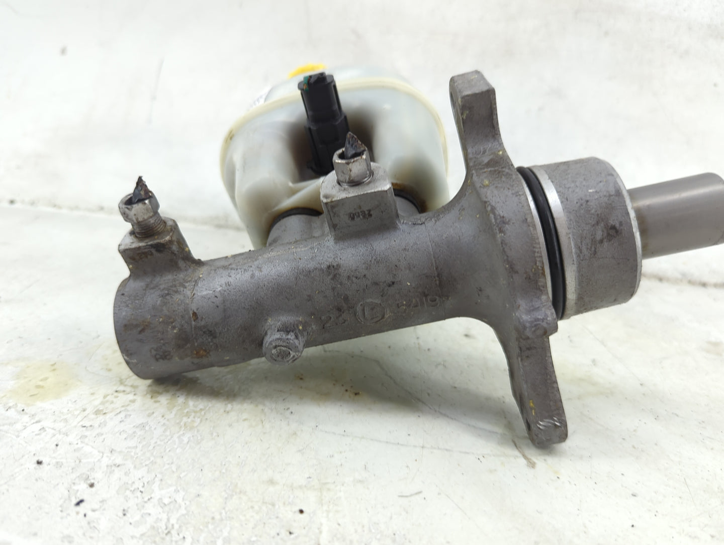 2011-2022 Ram 1500 Brake Master Cylinder 1492351 - Oemusedautoparts1.com