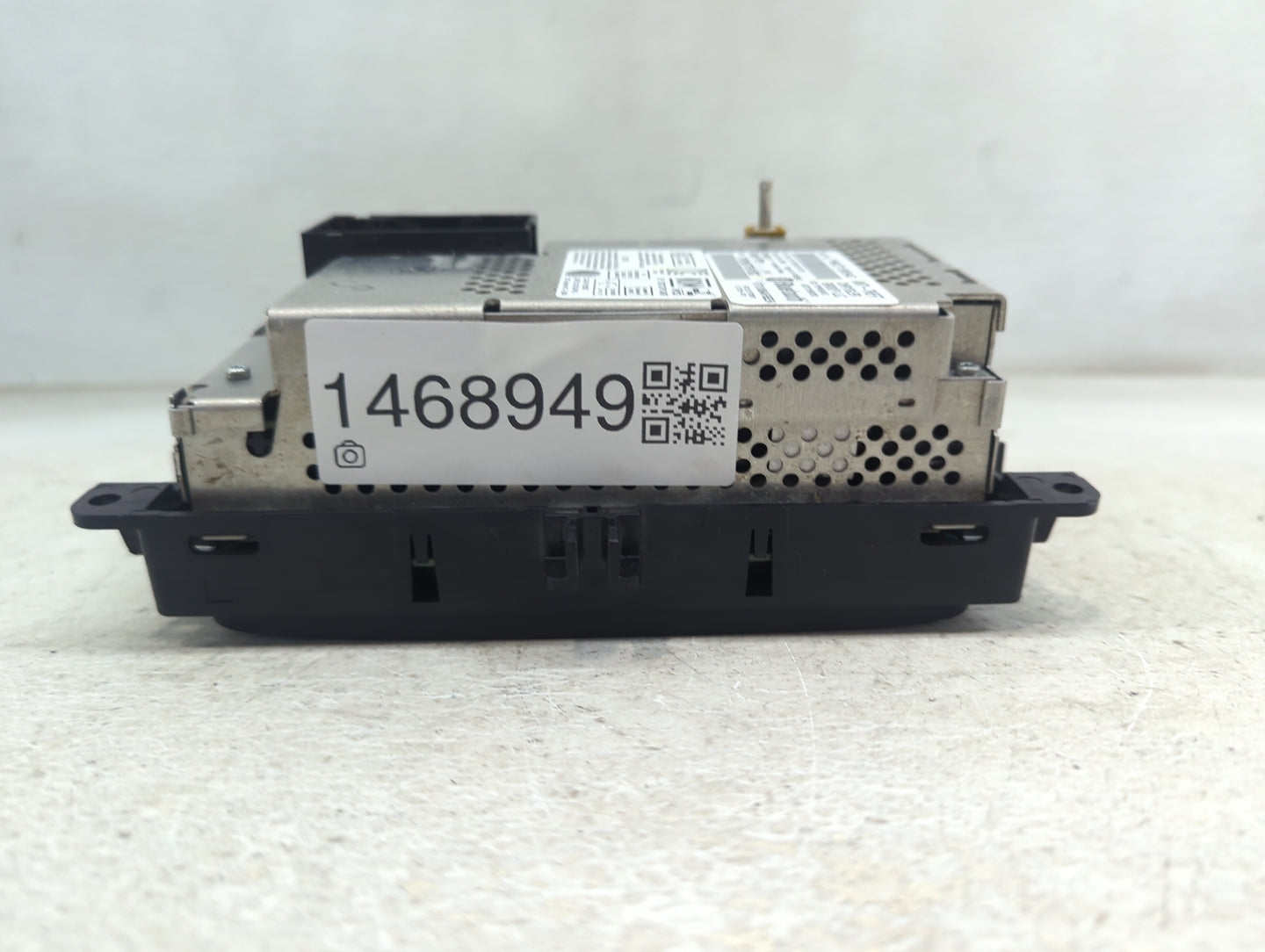 2016 Ram 2500 Radio AM FM Cd Player Receiver Replacement P/N:P68271365AD TVP0N0776H10DC Fits OEM Used Auto Parts - Oemusedau
