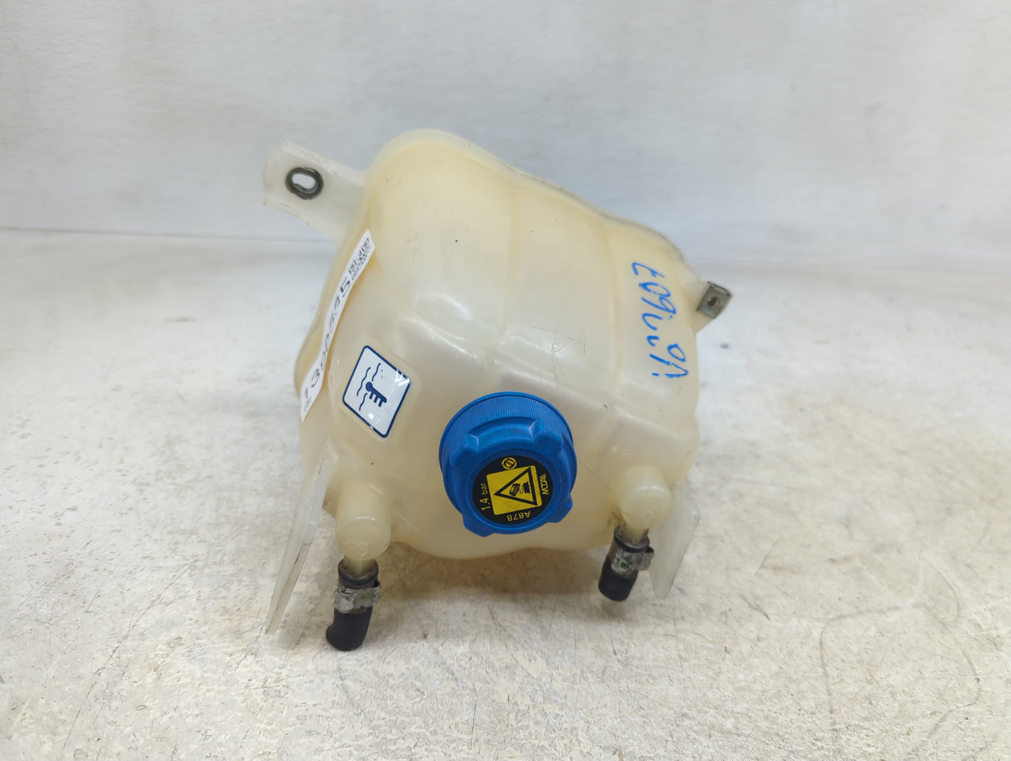 2014 Ram Promaster 1500 Windshield Washer Fluid Reservoir Bottle Oem - Oemusedautoparts1.com