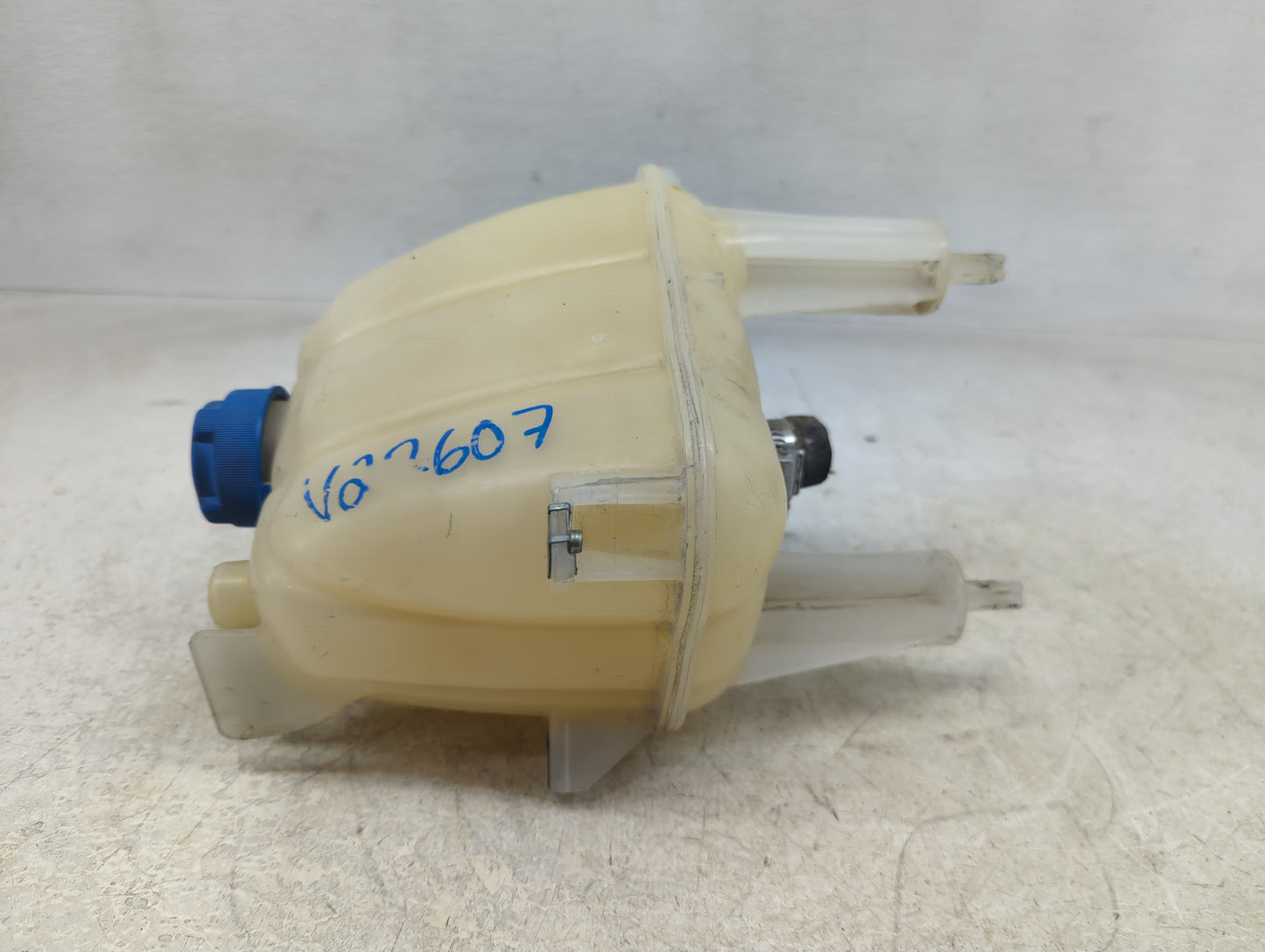 2014 Ram Promaster 1500 Windshield Washer Fluid Reservoir Bottle Oem - Oemusedautoparts1.com