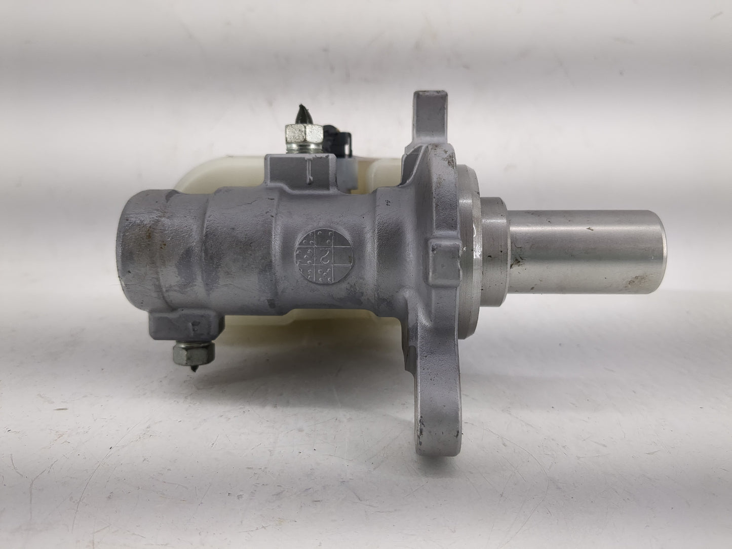 2013-2016 Scion Fr-s Brake Master Cylinder 1220678 - Oemusedautoparts1.com