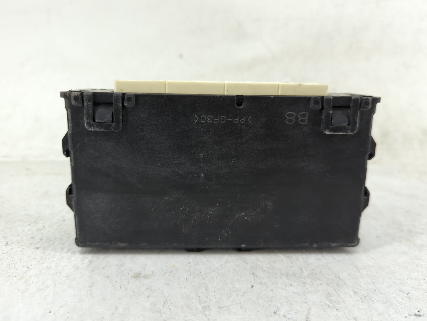 2016 Subaru Forester Body Control Module Bcm Inner Cabin Fuse Box - Oemusedautoparts1.com