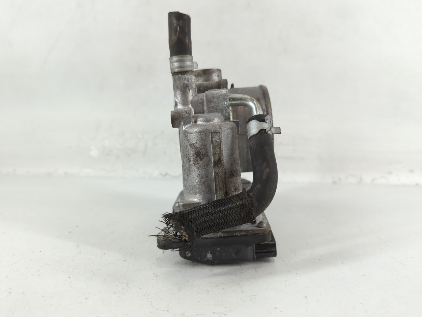 2014-2018 Subaru Forester Throttle Body P/N:16112AA380 Fits Fits 2014 2015 2016 2017 2018 2019 2020 2021 OEM Used Auto Parts