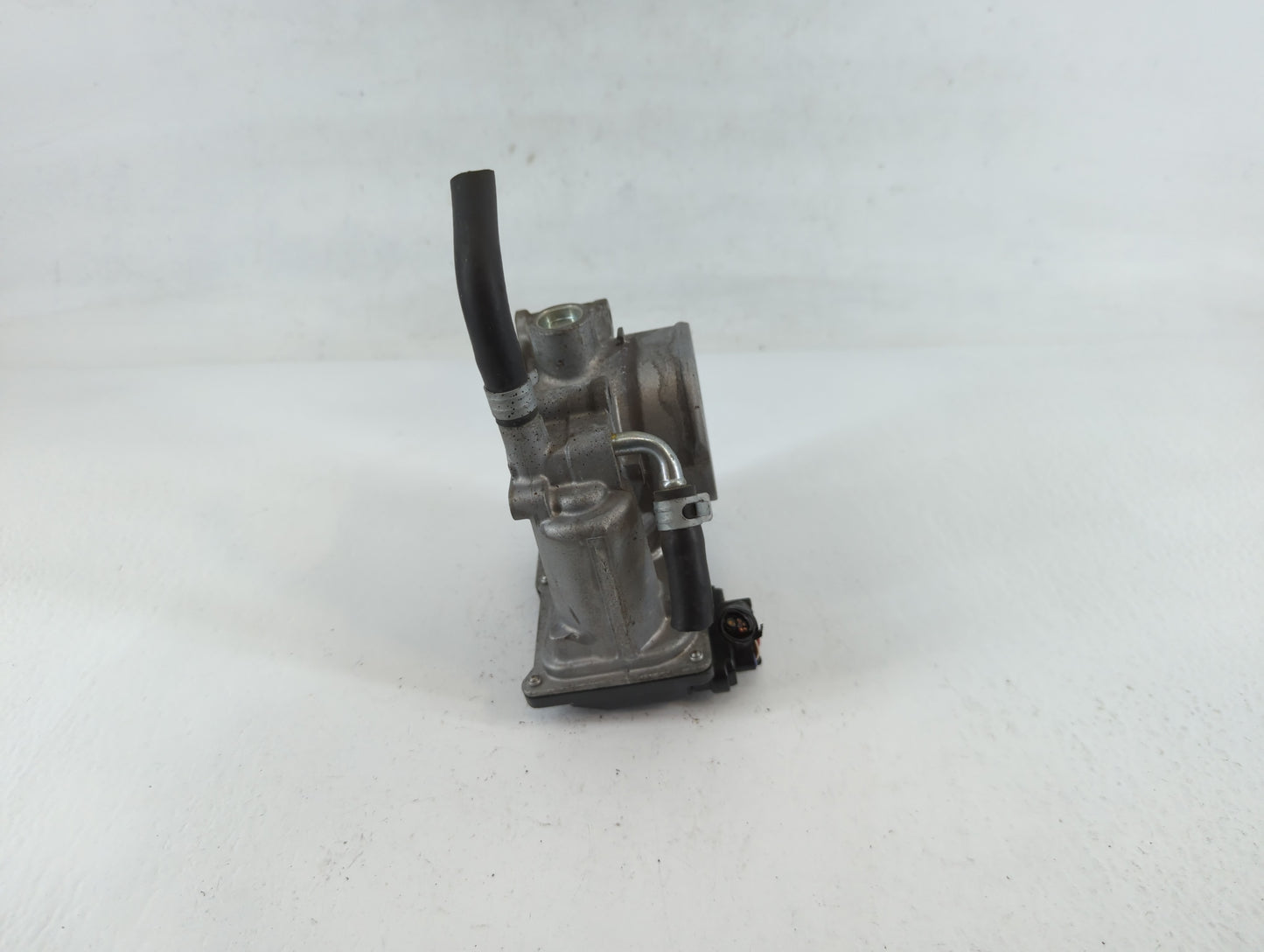 2011-2018 Subaru Forester Throttle Body P/N:16112AA380 Fits Fits 2011 2012 2013 2014 2015 2016 2017 2018 OEM Used Auto Parts