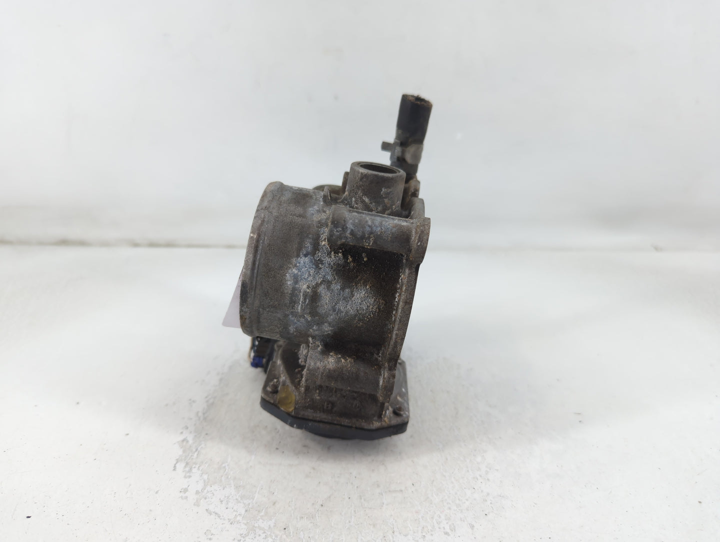 2011-2018 Subaru Forester Throttle Body P/N:16112AA380 Fits Fits 2011 2012 2013 2014 2015 2016 2017 2018 OEM Used Auto Parts