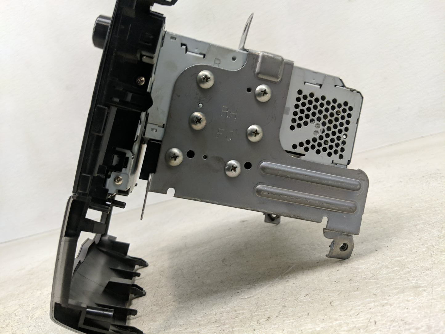 2016 Subaru Impreza Radio AM FM Cd Player Receiver Replacement P/N:86271FJ650 Fits OEM Used Auto Parts - Oemusedautoparts1.c