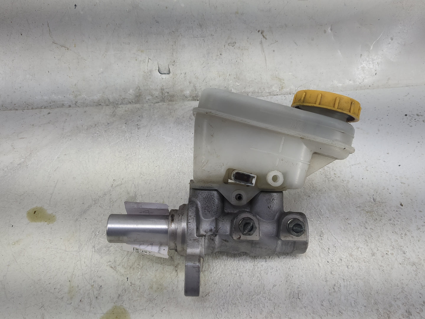 2015-2016 Subaru Impreza Brake Master Cylinder 1498229 - Oemusedautoparts1.com