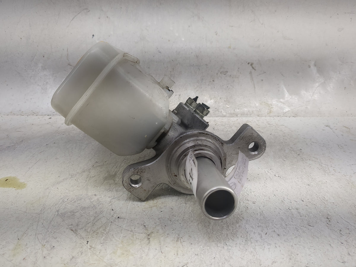 2015-2016 Subaru Impreza Brake Master Cylinder 1498229 - Oemusedautoparts1.com
