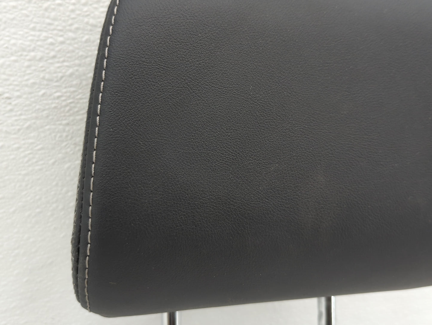 Subaru Impreza Headrest Head Rest Front Driver Passenger Seat Black - Oemusedautoparts1.com