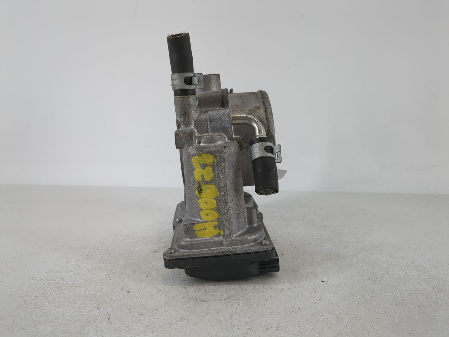 2010-2019 Subaru Legacy Throttle Body P/N:16112AA320 Fits Fits 2010 2011 2012 2013 2014 2015 2016 2017 2018 2019 OEM Used Au