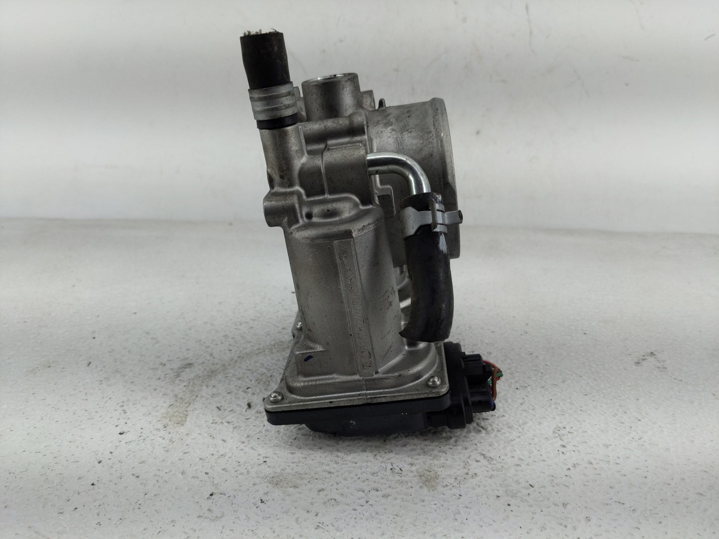 2013-2019 Subaru Legacy Throttle Body P/N:16112AA38A Fits Fits 2013 2014 2015 2016 2017 2018 2019 OEM Used Auto Parts - Oemu