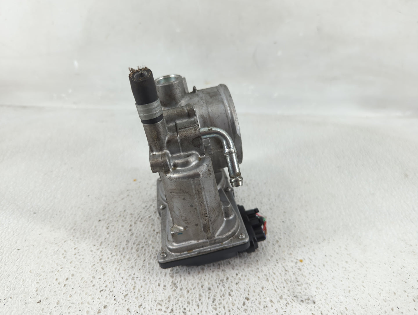 2013-2019 Subaru Legacy Throttle Body P/N:16112AA38A Fits Fits 2013 2014 2015 2016 2017 2018 2019 OEM Used Auto Parts - Oemu