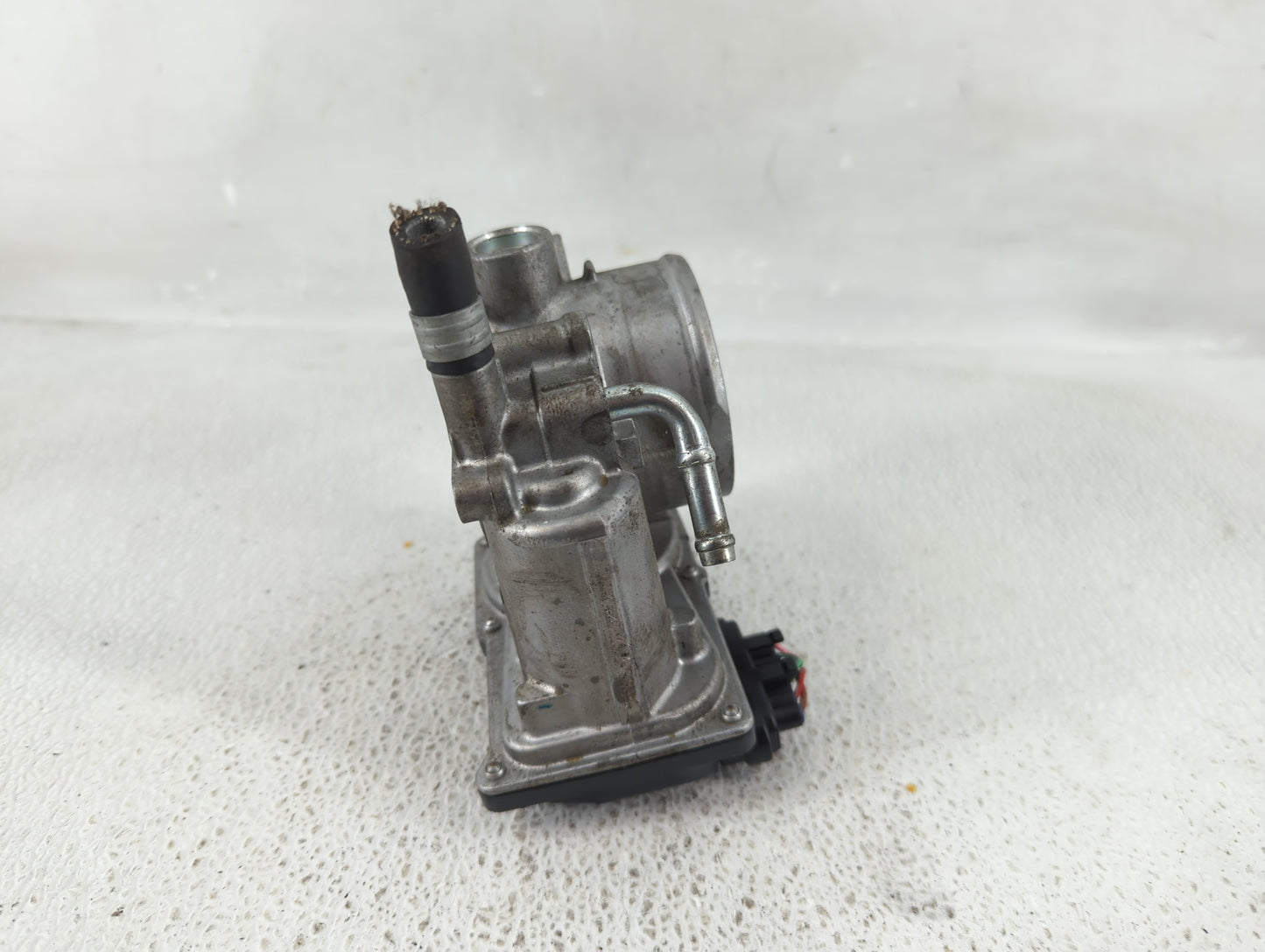 2013-2019 Subaru Legacy Throttle Body P/N:16112AA38A Fits Fits 2013 2014 2015 2016 2017 2018 2019 OEM Used Auto Parts - Oemu