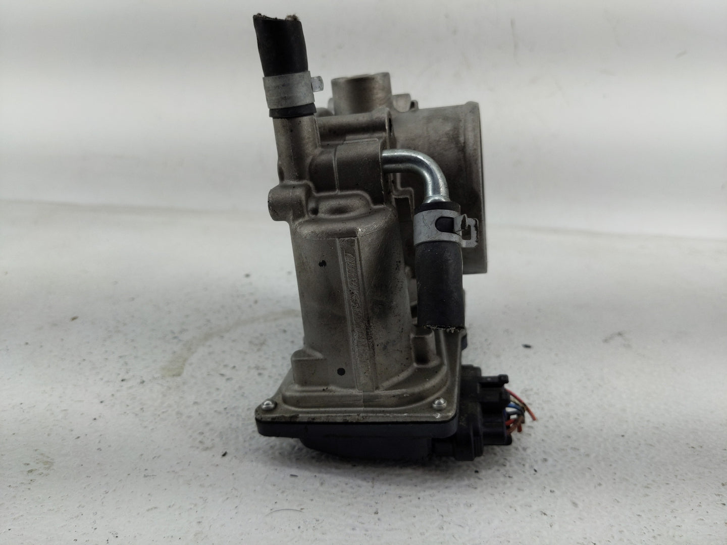 2013-2019 Subaru Legacy Throttle Body P/N:16112AA38A Fits Fits 2013 2014 2015 2016 2017 2018 2019 OEM Used Auto Parts - Oemu