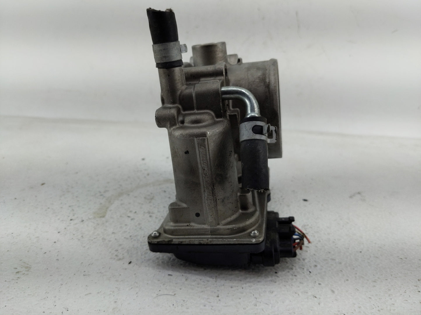 2013-2019 Subaru Legacy Throttle Body P/N:16112AA38A Fits Fits 2013 2014 2015 2016 2017 2018 2019 OEM Used Auto Parts - Oemu