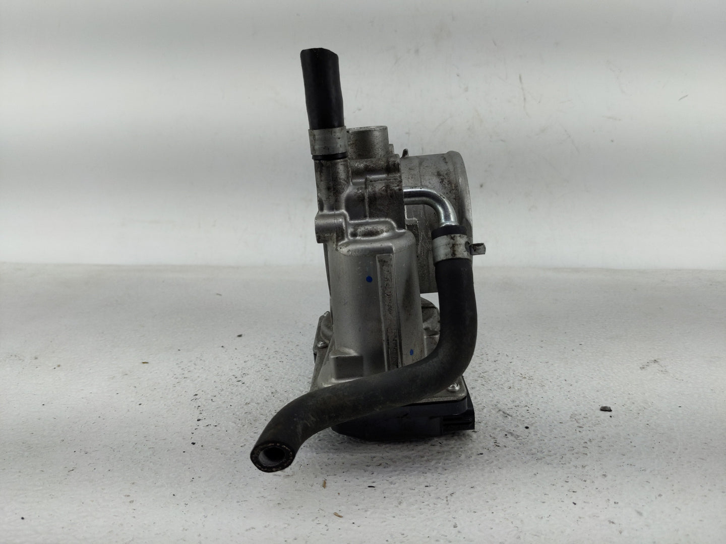 2013-2019 Subaru Legacy Throttle Body P/N:16112AA38A Fits Fits 2013 2014 2015 2016 2017 2018 2019 OEM Used Auto Parts - Oemu