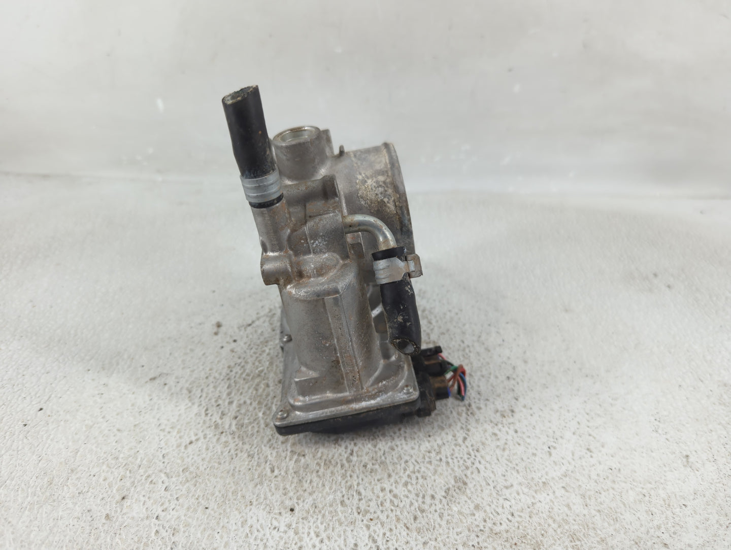 2013-2019 Subaru Legacy Throttle Body P/N:16112AA38A Fits Fits 2013 2014 2015 2016 2017 2018 2019 OEM Used Auto Parts - Oemu