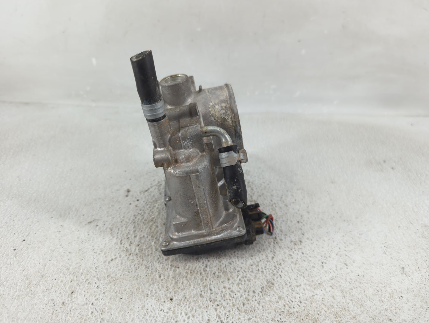 2013-2019 Subaru Legacy Throttle Body P/N:16112AA38A Fits Fits 2013 2014 2015 2016 2017 2018 2019 OEM Used Auto Parts - Oemu