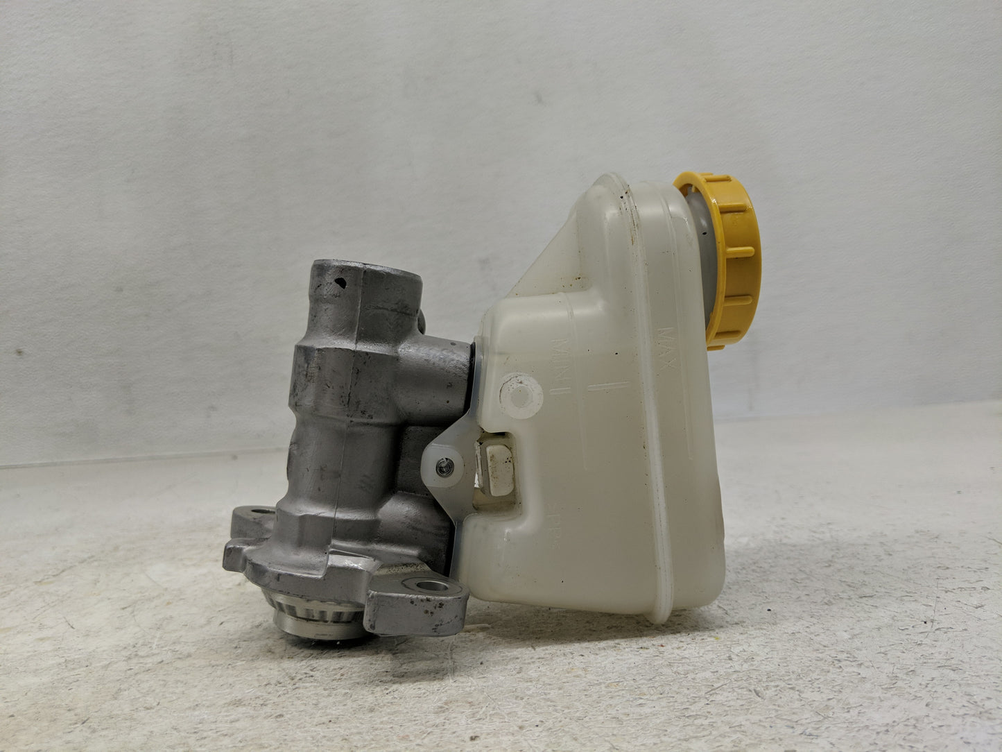 2015-2017 Subaru Legacy Brake Master Cylinder - Oemusedautoparts1.com