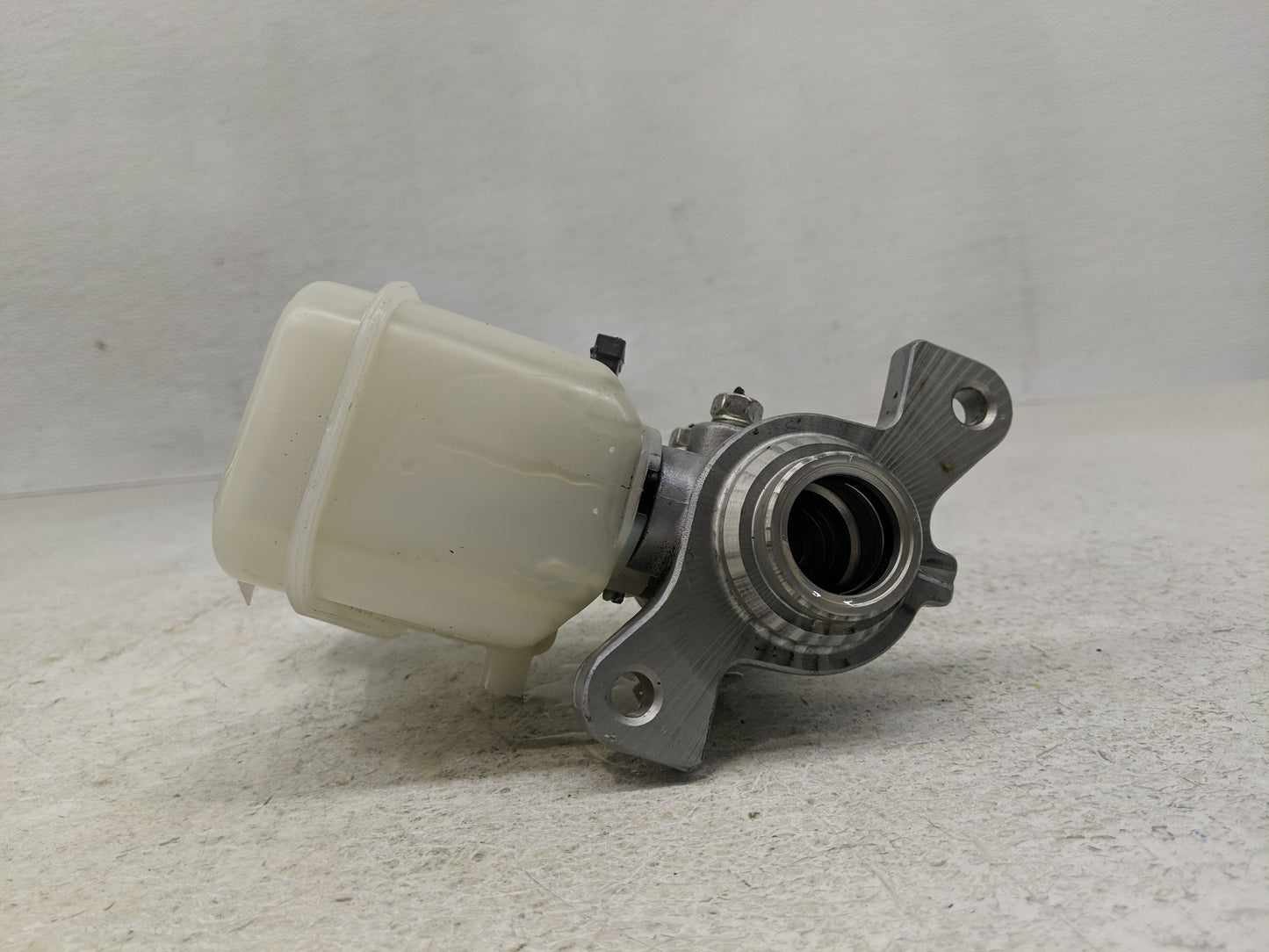 2015-2017 Subaru Legacy Brake Master Cylinder - Oemusedautoparts1.com