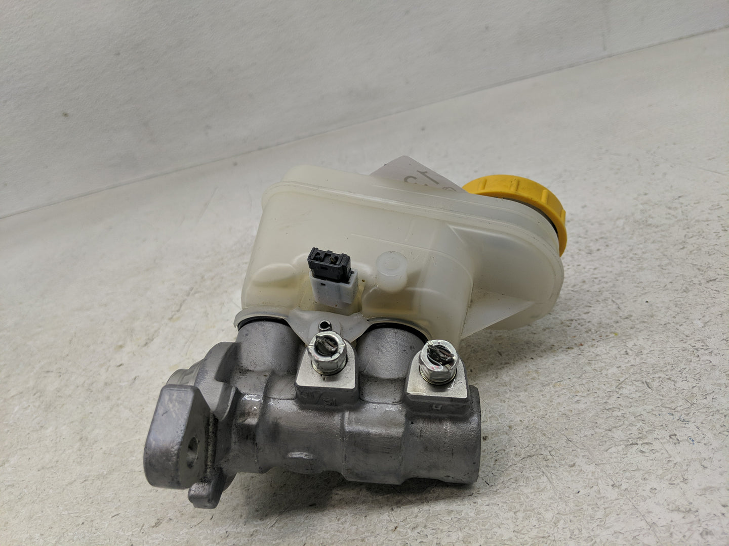 2015-2017 Subaru Legacy Brake Master Cylinder - Oemusedautoparts1.com
