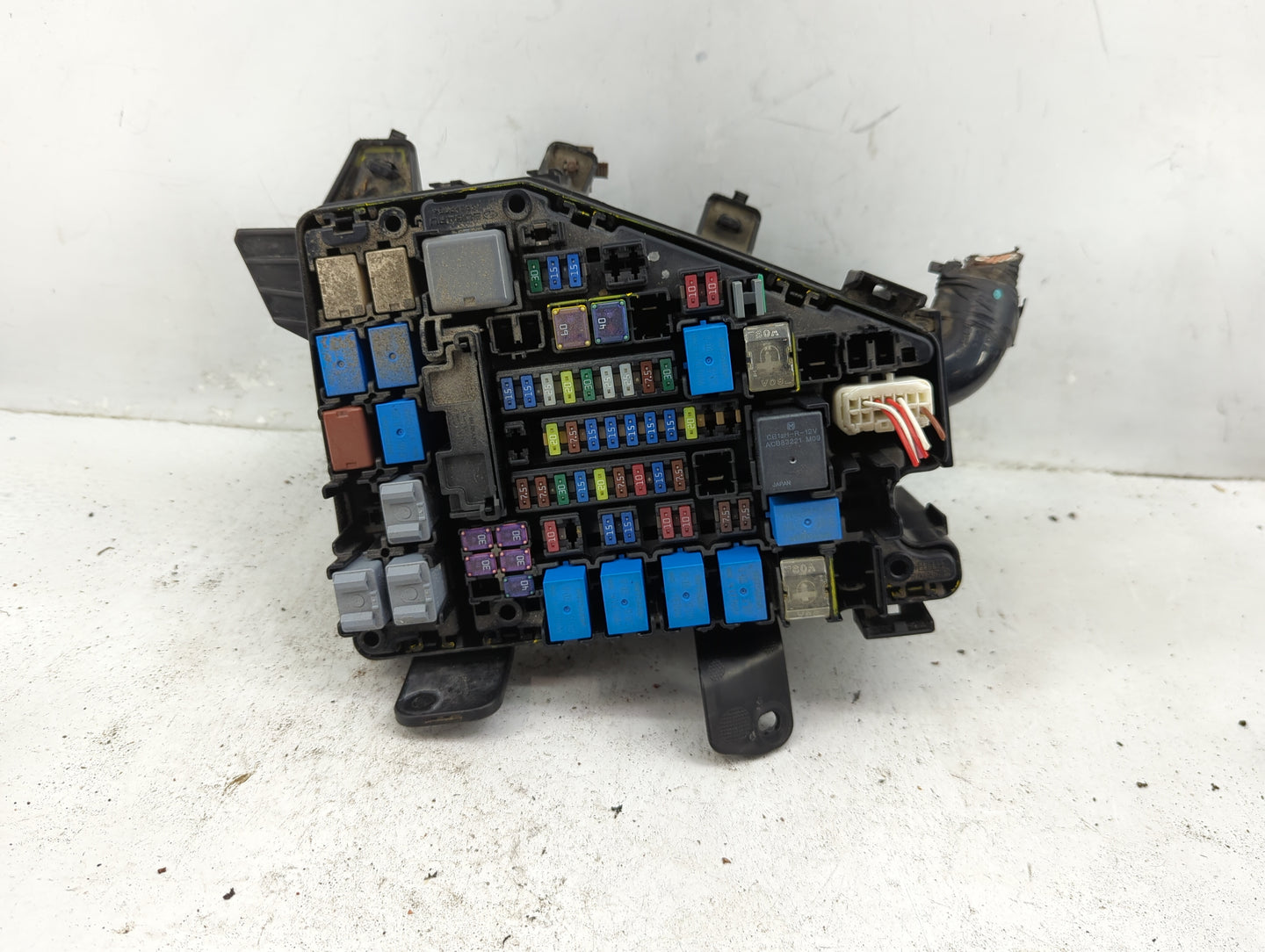 2015 Subaru Legacy Fusebox Fuse Box Panel Relay Module P/N:MB503703B Fits OEM Used Auto Parts - Oemusedautoparts1.com
