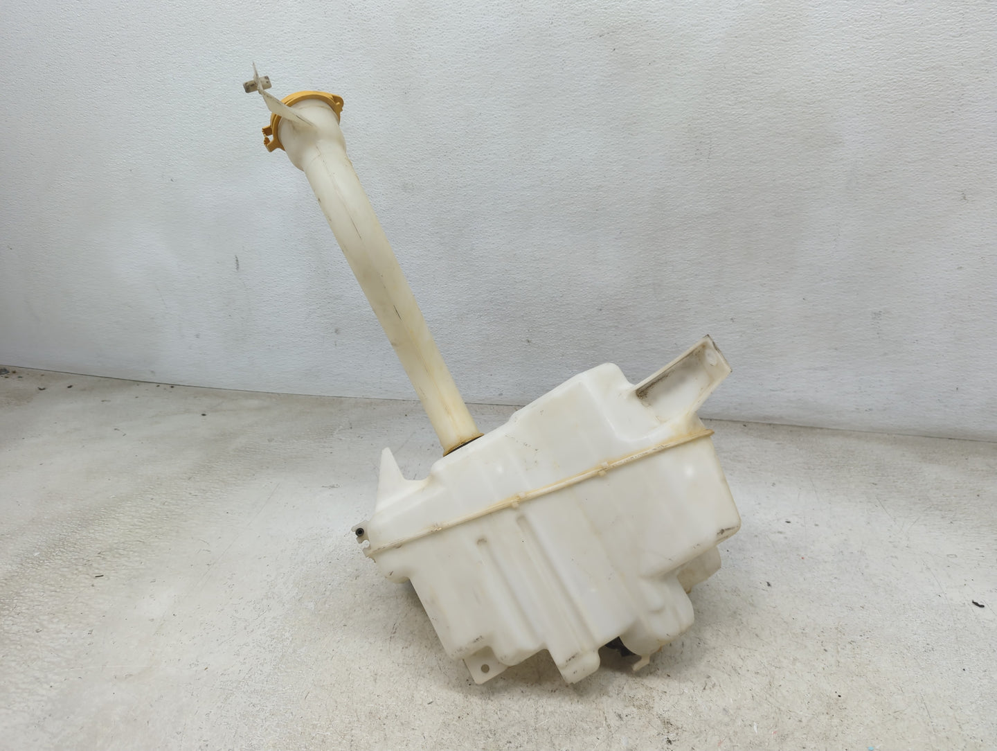 2015-2019 Subaru Legacy Windshield Washer Fluid Reservoir Bottle Oem 1465608 - Oemusedautoparts1.com