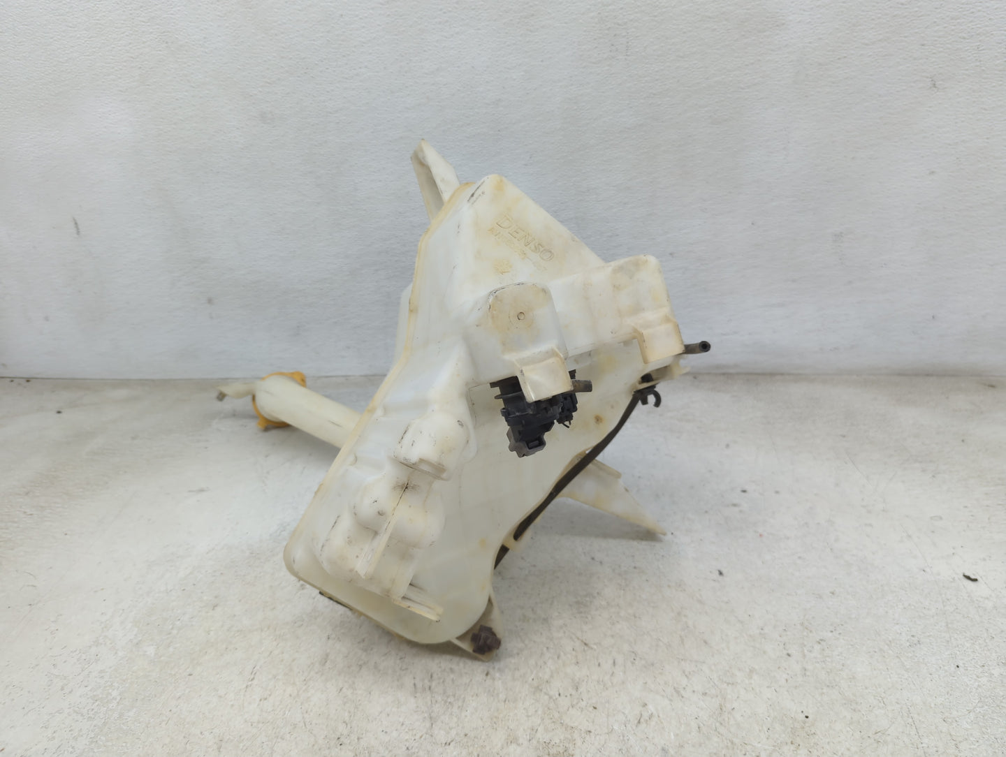 2015-2019 Subaru Legacy Windshield Washer Fluid Reservoir Bottle Oem 1465608 - Oemusedautoparts1.com