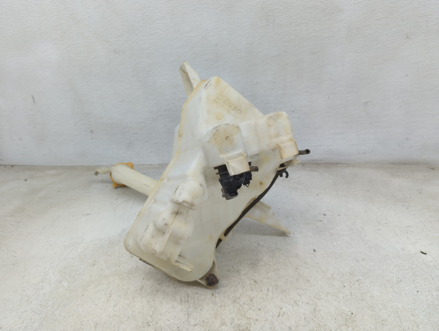 2015-2019 Subaru Legacy Windshield Washer Fluid Reservoir Bottle Oem 1465608 - Oemusedautoparts1.com