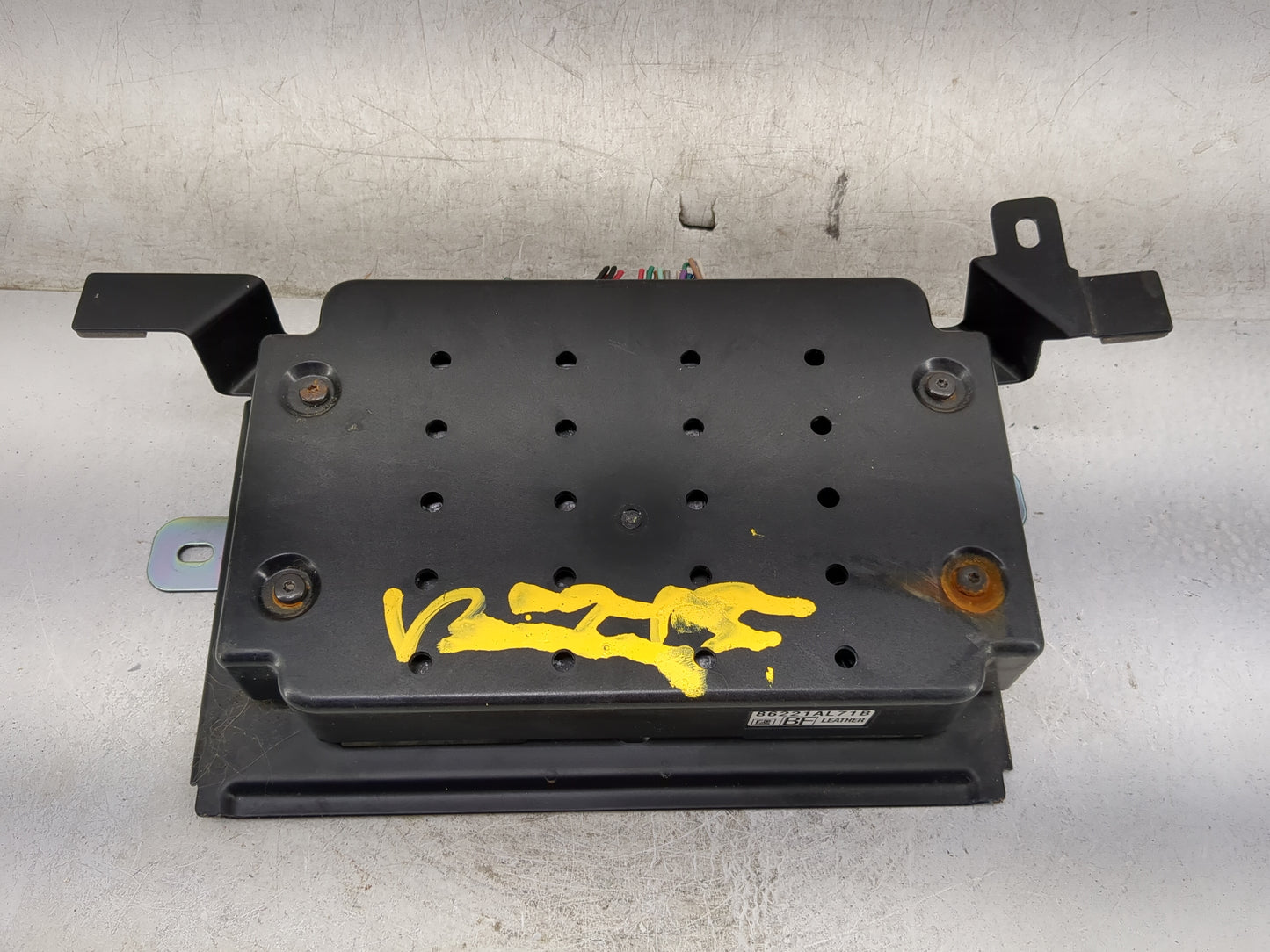 2015-2017 Subaru Legacy Radio Speaker Amplifier 86221al71b - Oemusedautoparts1.com