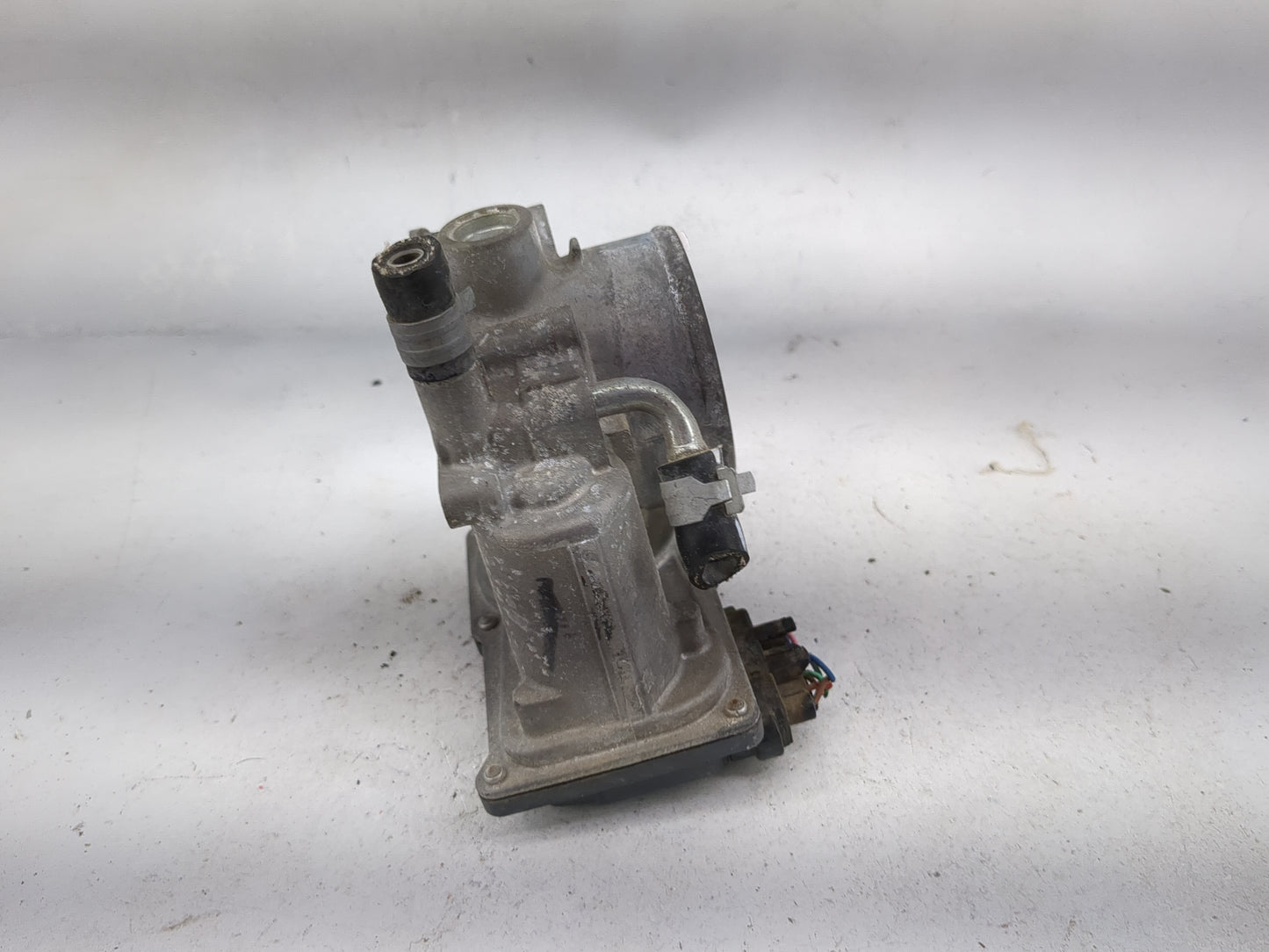 2013-2019 Subaru Legacy Throttle Body P/N:16112AA38A 2T101780 Fits Fits 2013 2014 2015 2016 2017 2018 2019 OEM Used Auto Par