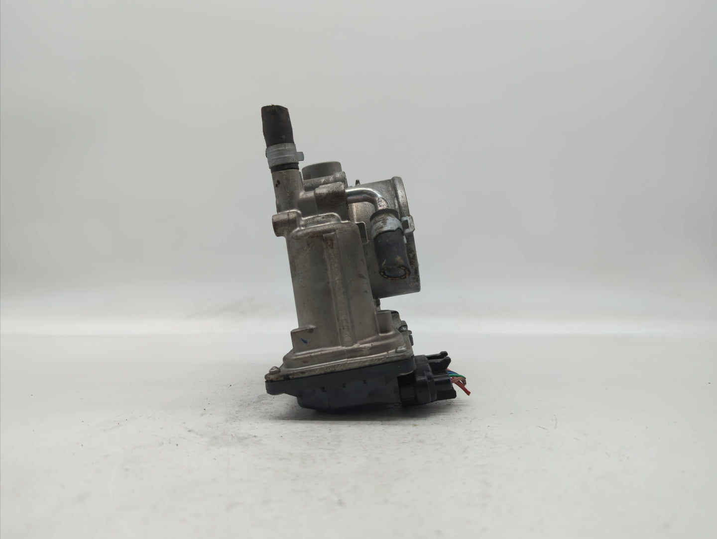 2013-2019 Subaru Legacy Throttle Body P/N:16112AA38A Fits Fits 2013 2014 2015 2016 2017 2018 2019 OEM Used Auto Parts - Oemu