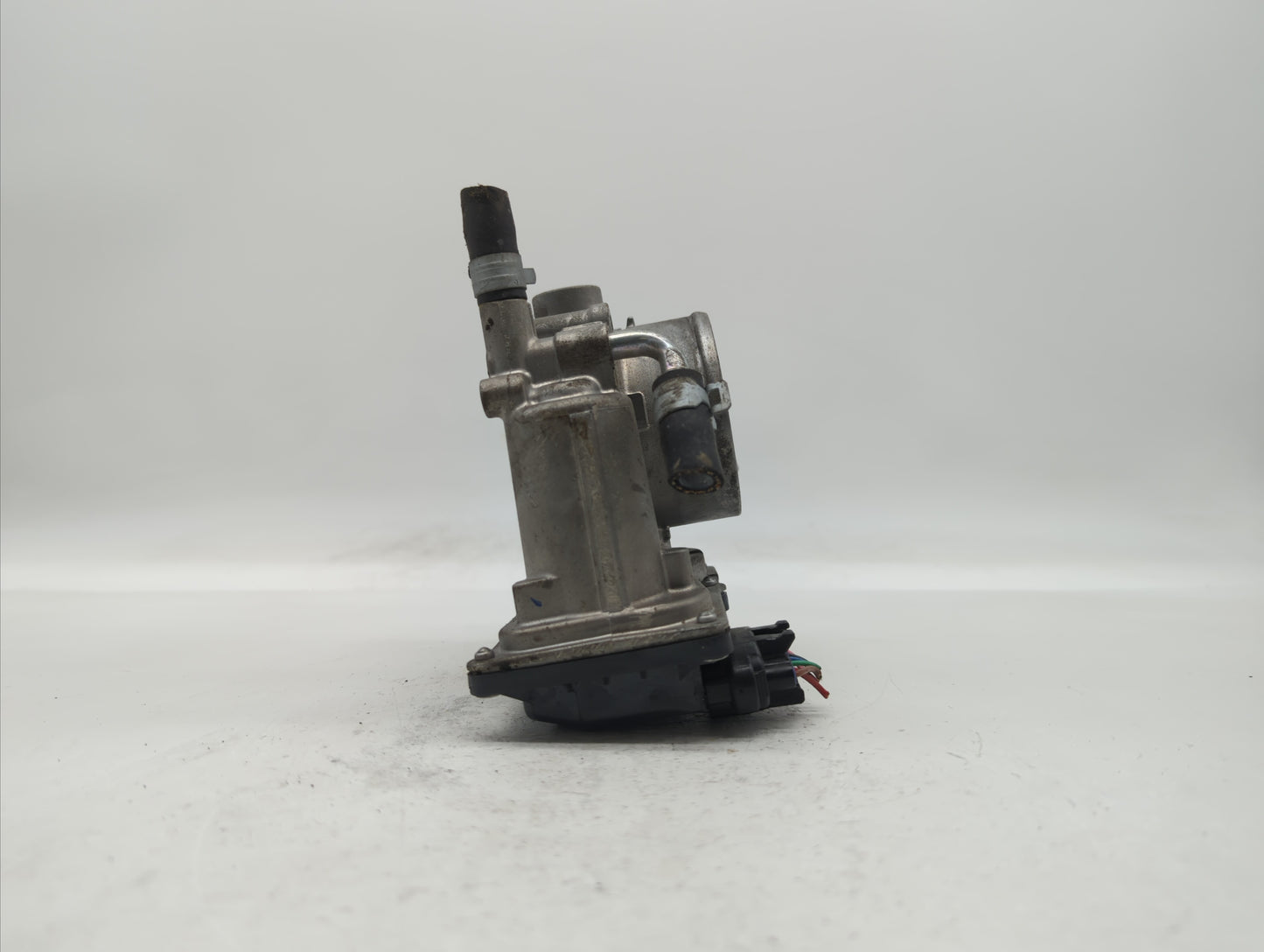 2013-2019 Subaru Legacy Throttle Body P/N:16112AA38A Fits Fits 2013 2014 2015 2016 2017 2018 2019 OEM Used Auto Parts - Oemu
