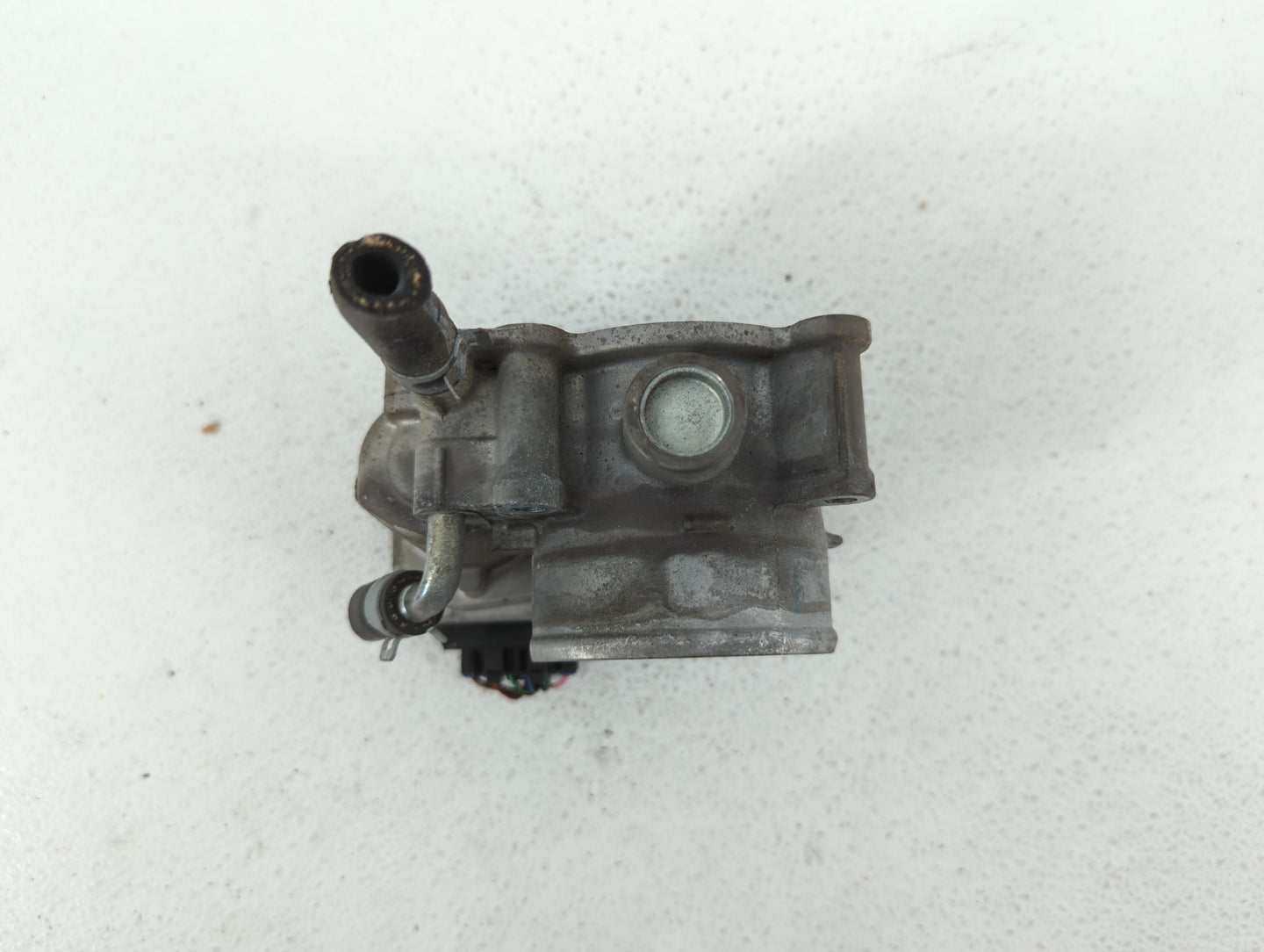 2013-2019 Subaru Legacy Throttle Body P/N:16112AA38A Fits Fits 2013 2014 2015 2016 2017 2018 2019 OEM Used Auto Parts - Oemu