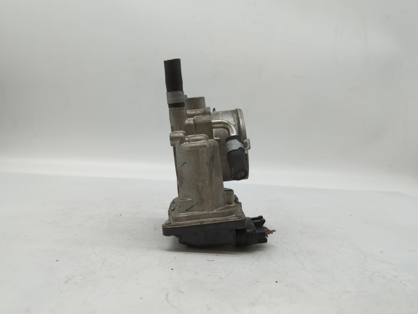 2013-2019 Subaru Legacy Throttle Body P/N:16112AA38A Fits Fits 2013 2014 2015 2016 2017 2018 2019 OEM Used Auto Parts - Oemu