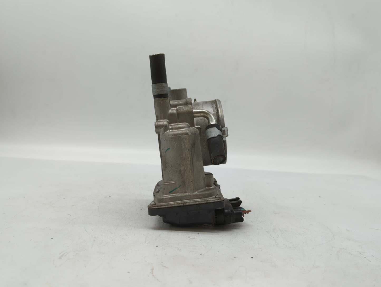 2013-2019 Subaru Legacy Throttle Body P/N:16112AA38A Fits Fits 2013 2014 2015 2016 2017 2018 2019 OEM Used Auto Parts - Oemu