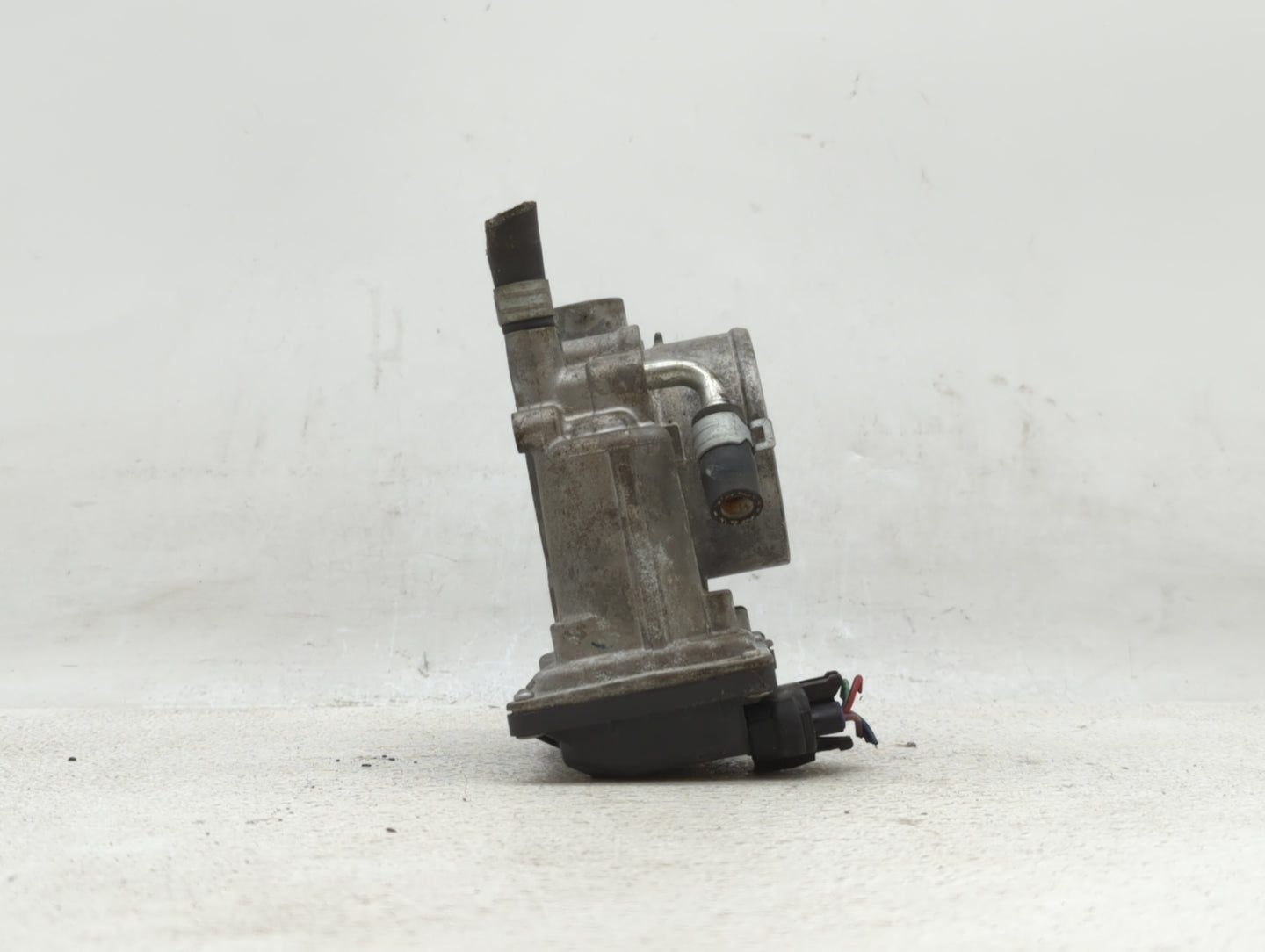 2013-2019 Subaru Legacy Throttle Body P/N:16112AA38A Fits Fits 2013 2014 2015 2016 2017 2018 2019 OEM Used Auto Parts - Oemu