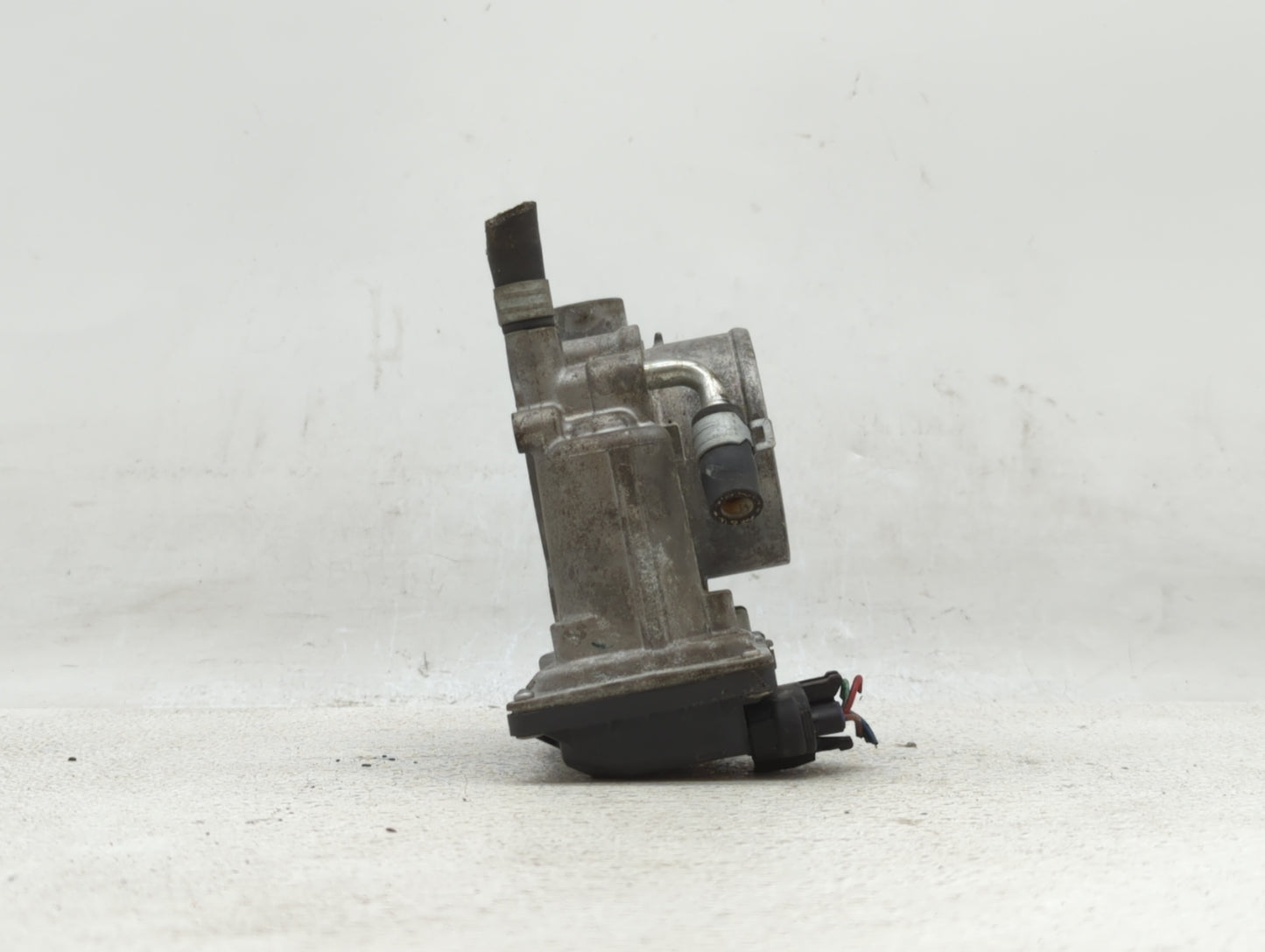 2013-2019 Subaru Legacy Throttle Body P/N:16112AA38A Fits Fits 2013 2014 2015 2016 2017 2018 2019 OEM Used Auto Parts - Oemu