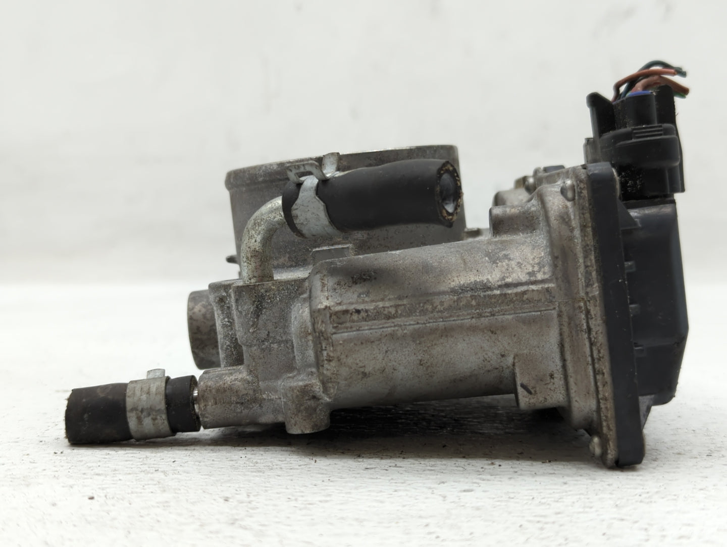 2013-2019 Subaru Legacy Throttle Body P/N:16112AA38A Fits Fits 2013 2014 2015 2016 2017 2018 2019 OEM Used Auto Parts - Oemu