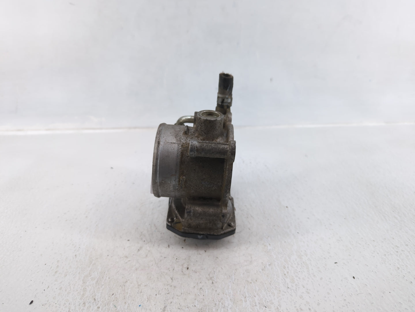 2013-2019 Subaru Legacy Throttle Body P/N:16112AA38A Fits Fits 2013 2014 2015 2016 2017 2018 2019 OEM Used Auto Parts - Oemu
