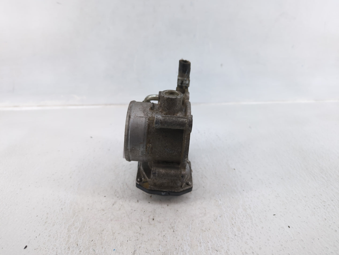 2013-2019 Subaru Legacy Throttle Body P/N:16112AA38A Fits Fits 2013 2014 2015 2016 2017 2018 2019 OEM Used Auto Parts - Oemu