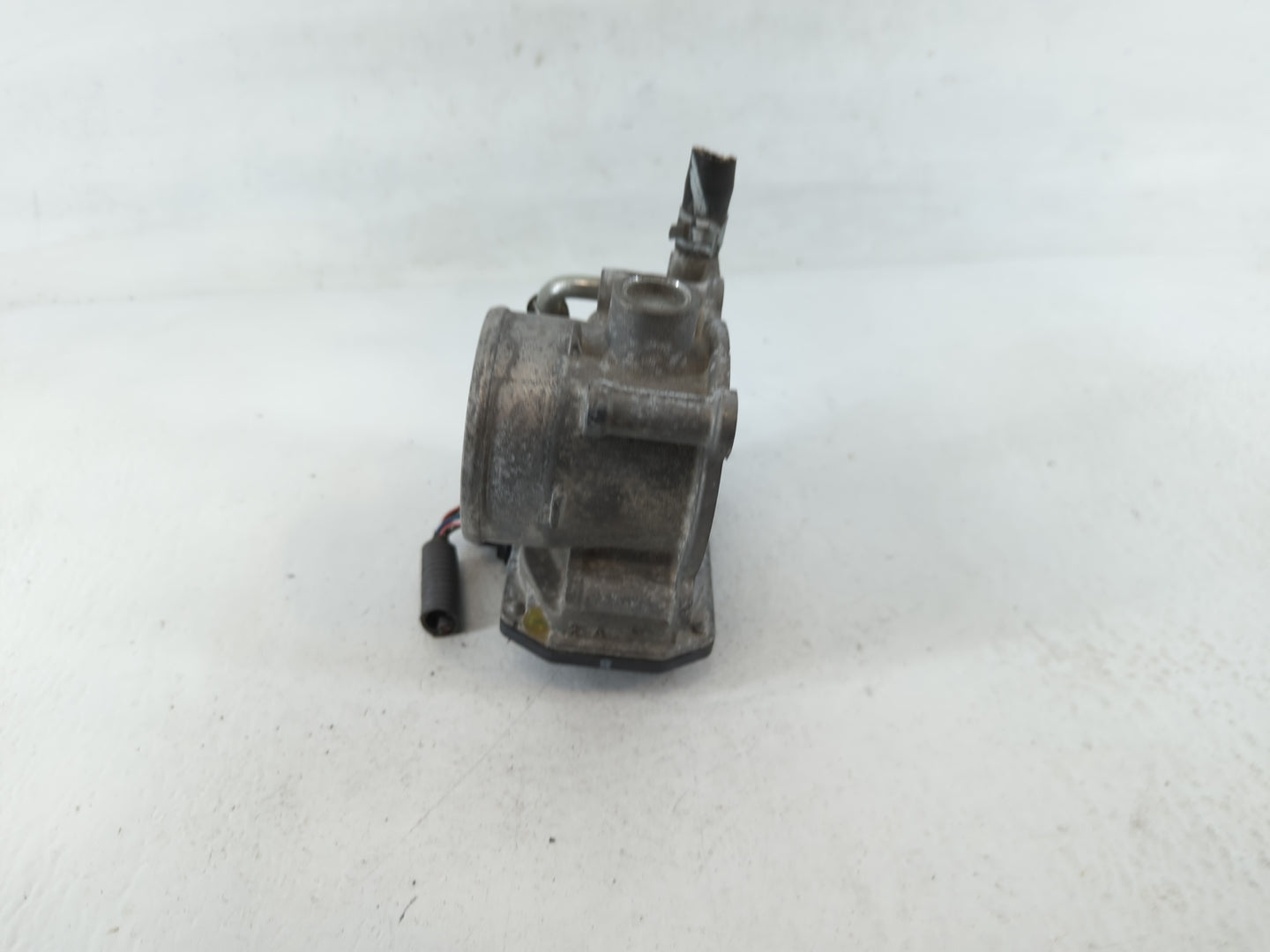 2013-2019 Subaru Legacy Throttle Body P/N:16112AA38A Fits Fits 2013 2014 2015 2016 2017 2018 2019 OEM Used Auto Parts - Oemu
