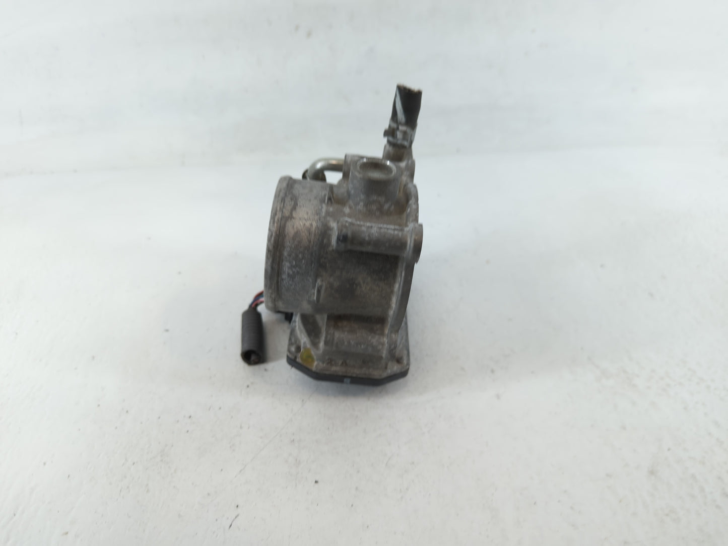 2013-2019 Subaru Legacy Throttle Body P/N:16112AA38A Fits Fits 2013 2014 2015 2016 2017 2018 2019 OEM Used Auto Parts - Oemu