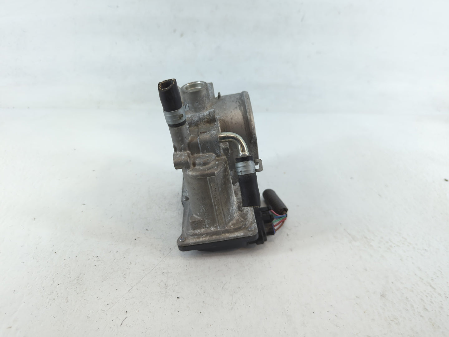 2013-2019 Subaru Legacy Throttle Body P/N:16112AA38A Fits Fits 2013 2014 2015 2016 2017 2018 2019 OEM Used Auto Parts - Oemu