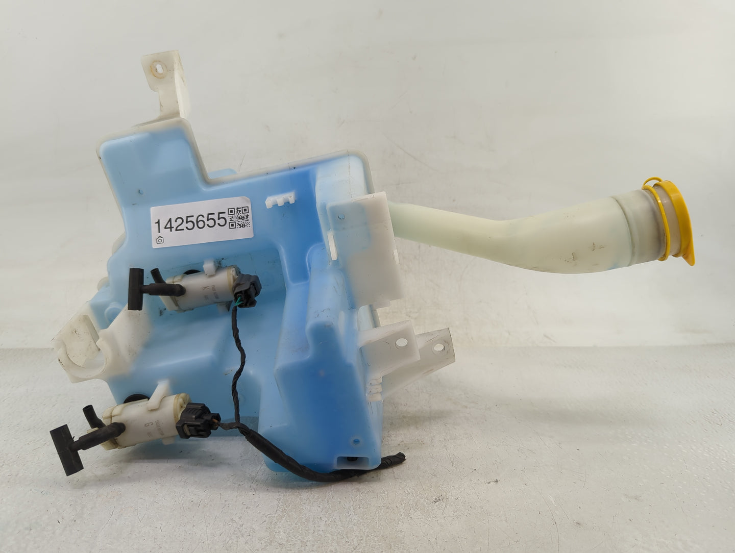 Subaru Xv Windshield Washer Fluid Reservoir Bottle Oem - Oemusedautoparts1.com