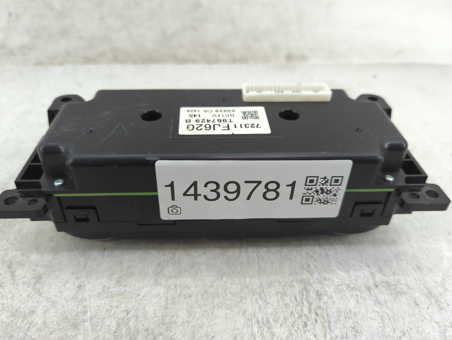2015 Subaru Xv Climate Control Module Temperature AC/Heater Replacement P/N:72311FJ620 Fits Fits 2016 OEM Used Auto Parts - 
